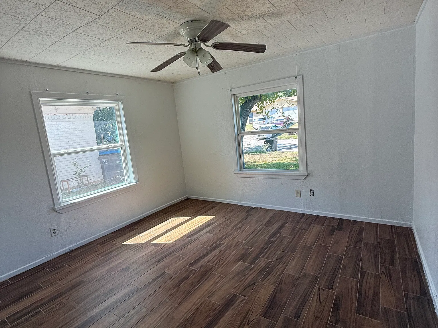 3 bed, 1291 sqft, $1,900 — Photo 2