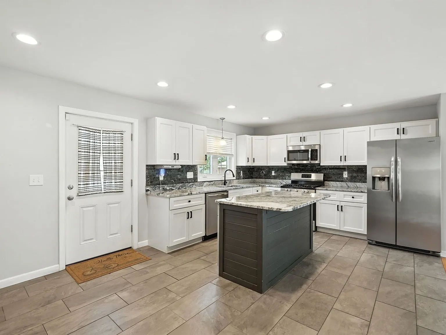 3 bed, 2.5 bath, 1568 sqft, $3,200 — Photo 4