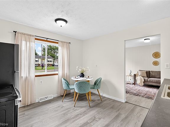4th image of 1154 Meadowbrook Ave
