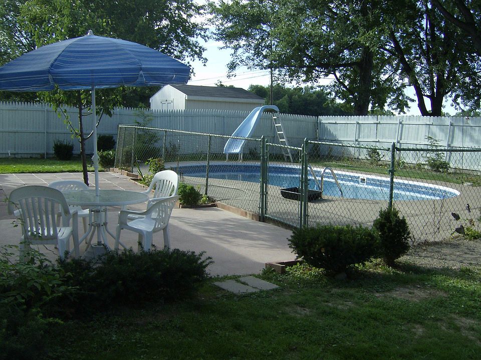 2nd image of 16 Kerr Ave