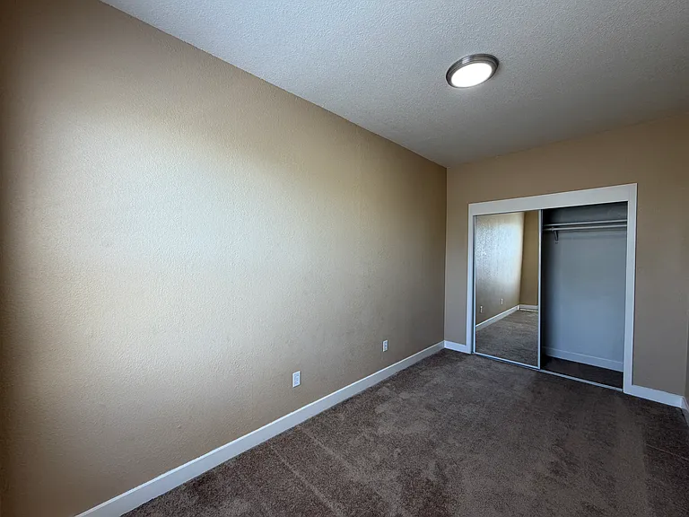 19th Street Apartments — Photo 9