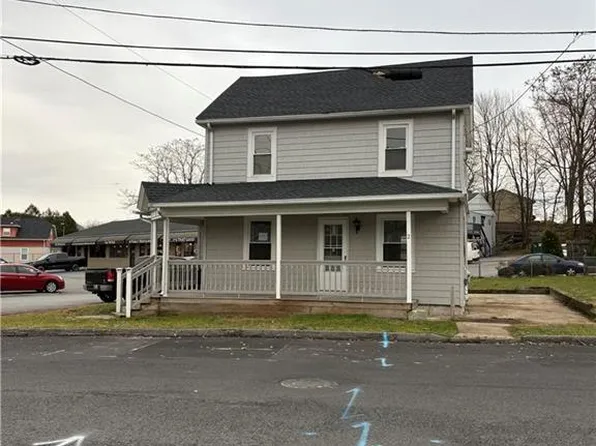 2 Fairmount Ave, Johnston, RI 02919