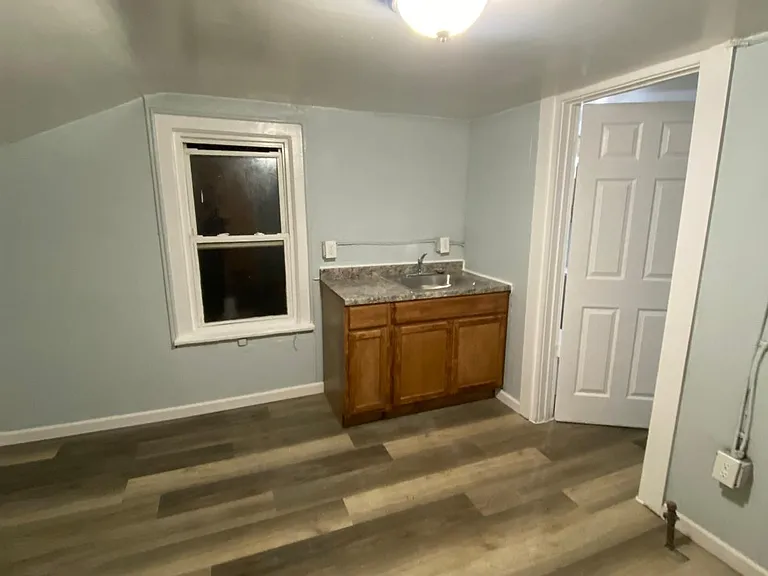 910 Park St #3 — Photo 4