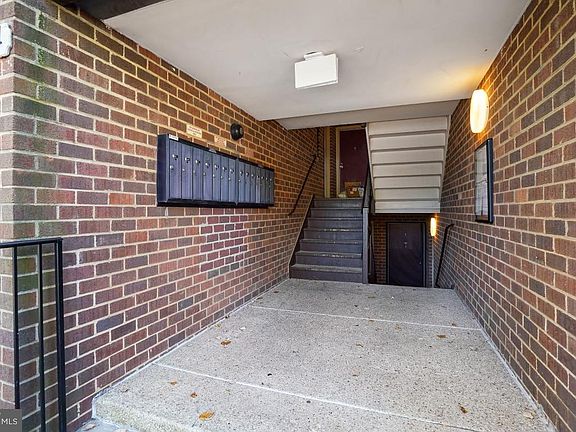 2nd image of 134 Roberts Ln APT 102