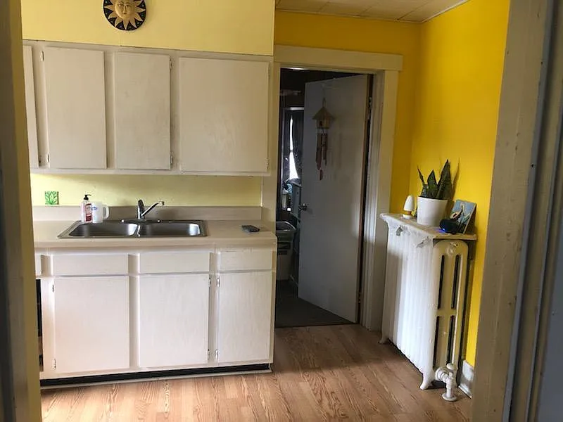Kitchen Sink - 919 W 3rd St #2