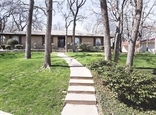 900 Shadywood Ct, Arlington, TX 76012