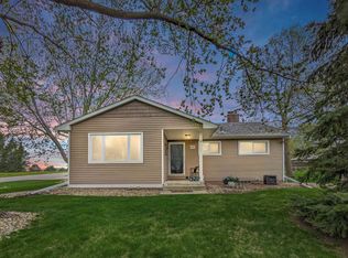 4323 Hillside Dr, Cedar Falls, IA 50613