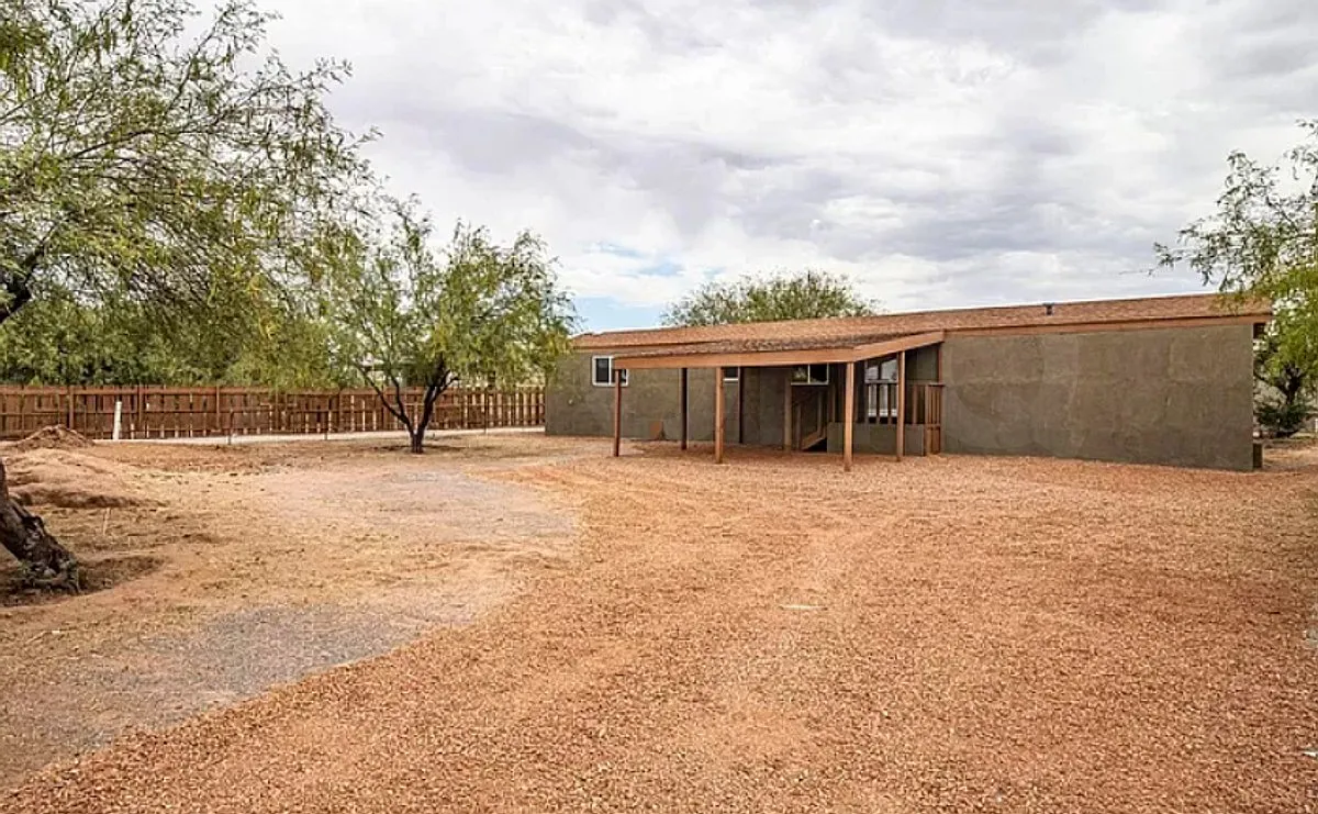 3 bed, 2.0 bath, 1216 sqft, $1,349 — Photo 3
