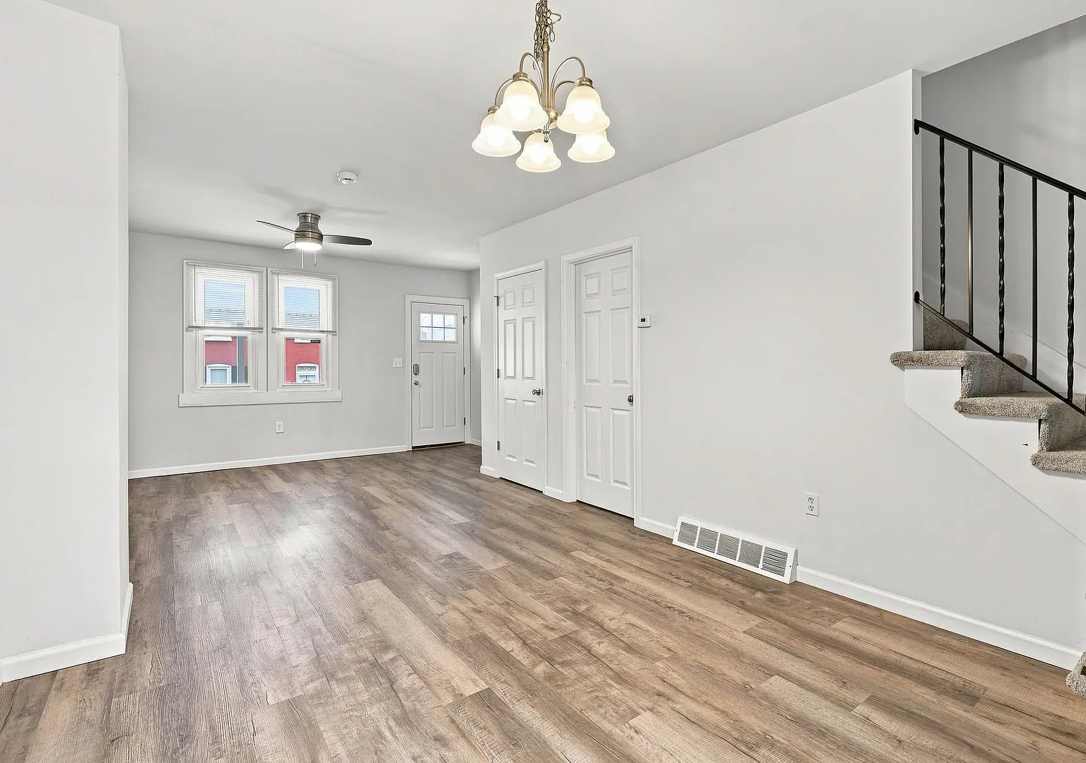 Beautiful 3 Bed 1 Bath Available Now — Photo 4