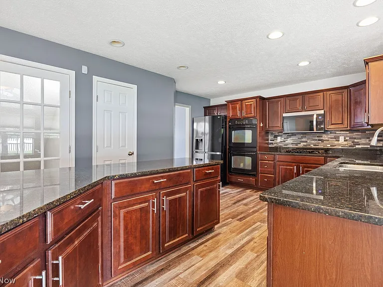 3876 Bosworth Dr — Photo 2