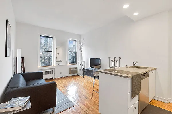 Rented by Yuan Jessica Chuang, LREB | media 7