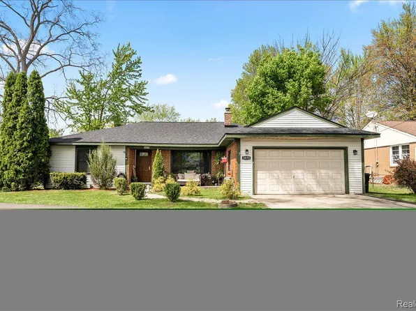 1075 E Hill Rd, Grand Blanc, MI 48439