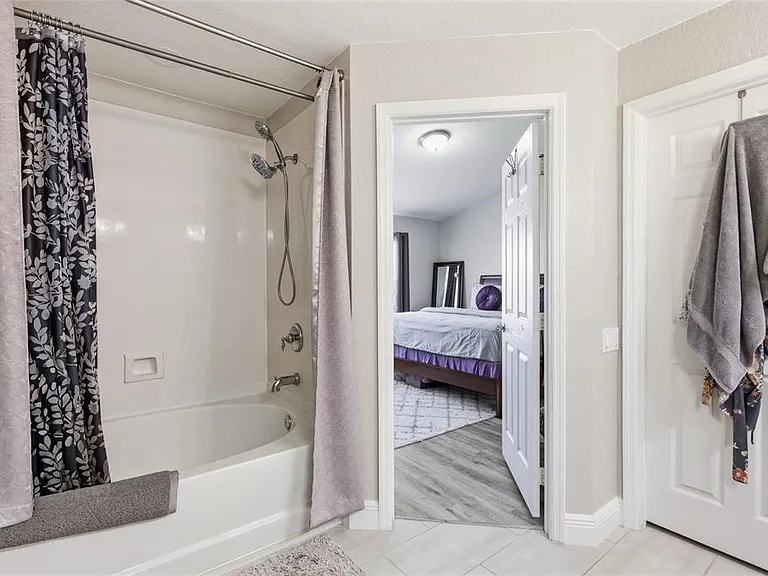 15048 Bellinkoff Ln — Photo 22