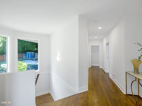 3rd image of 3151 Westmount Pl