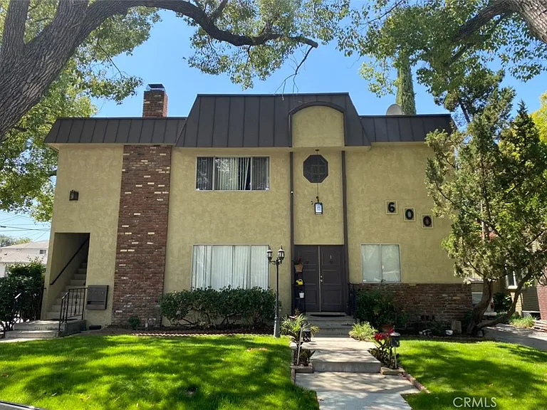 600 Pioneer Dr #5 — Photo 1