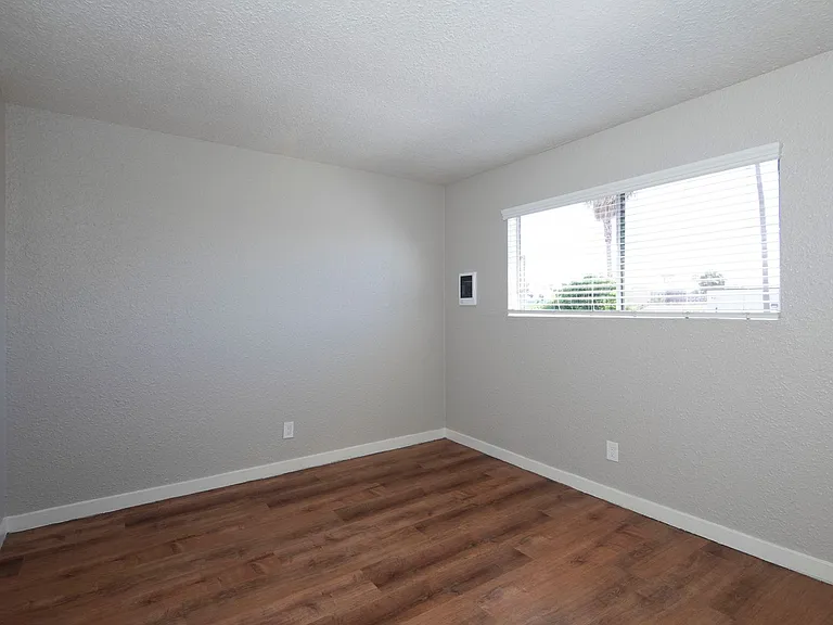 Paloma Apartments — Photo 22
