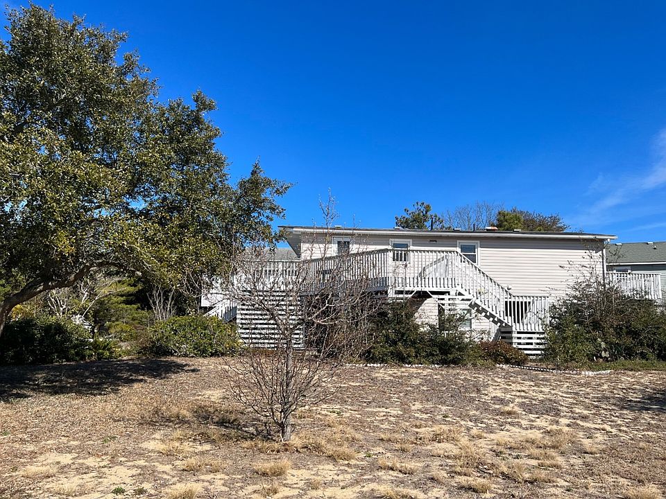 2nd image of 1627 Village Ln