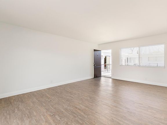 2nd image of 5451 Hermitage Ave APT 10