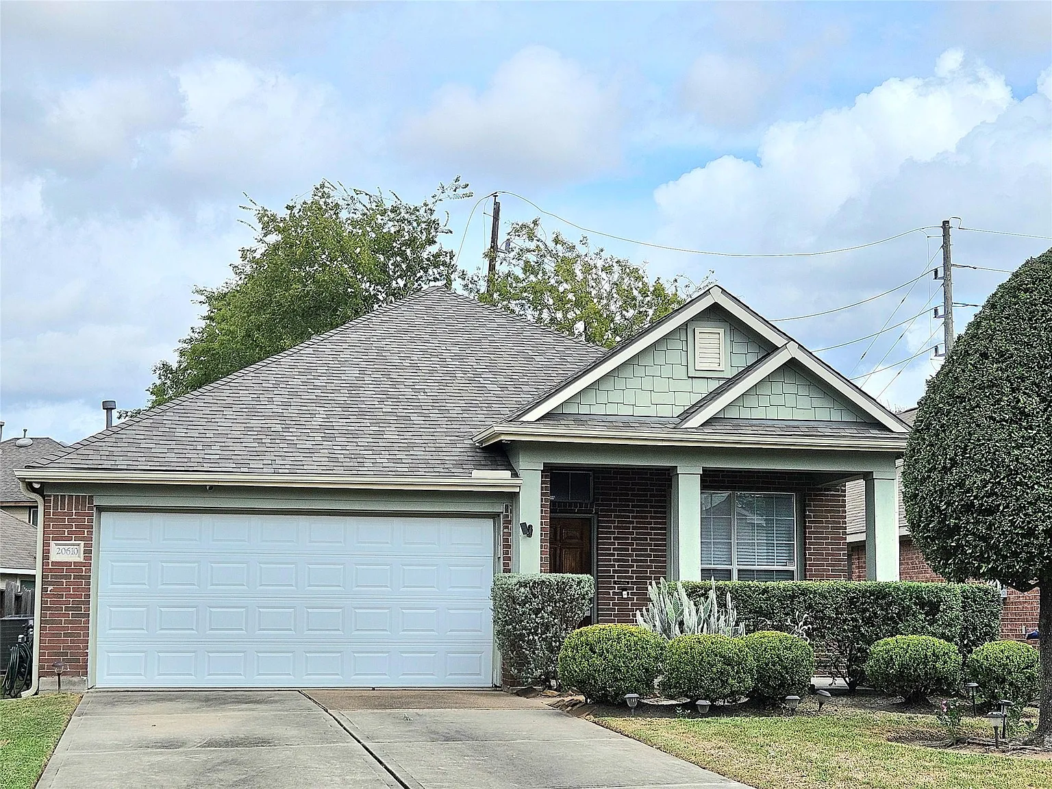 3 bed, 2.0 bath, 2005 sqft, $2,000 — Photo 3