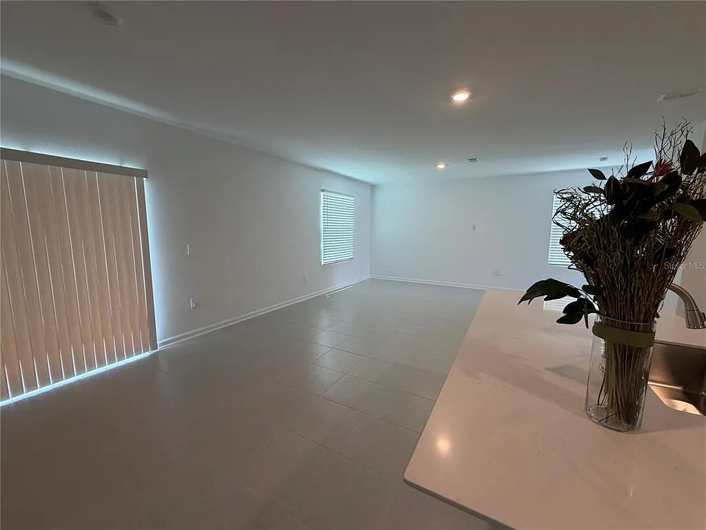 4 bed, 2.5 bath, 1874 sqft, $2,450 — Photo 3