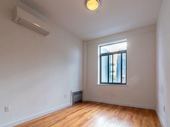4th image of 498 Leonard St APT 4F