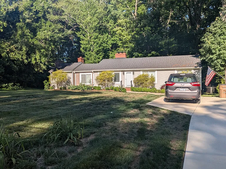 1201 Forest Hill Dr — Photo 1