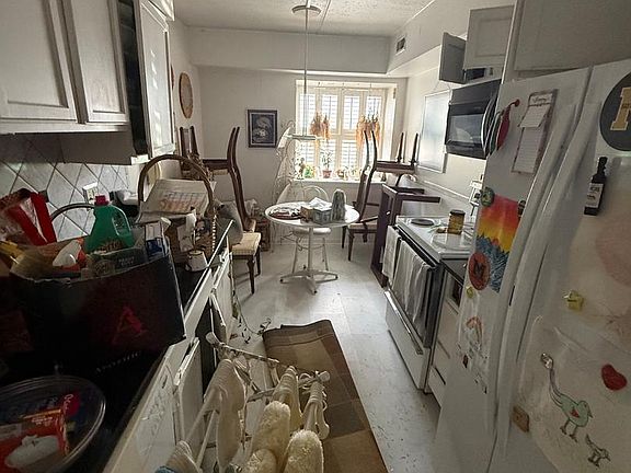 5th image of 231 James Ct
