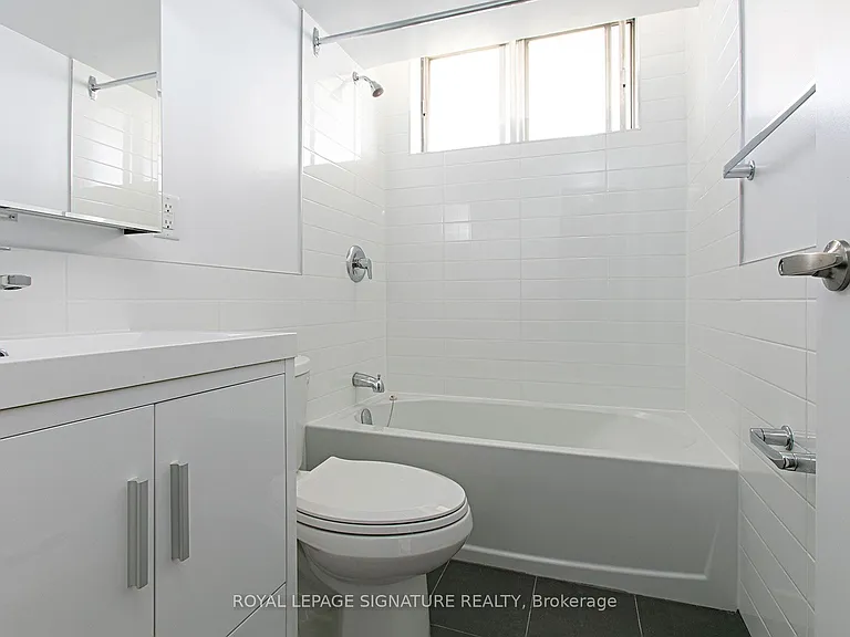 525 Eglinton Ave E #900 — Photo 5