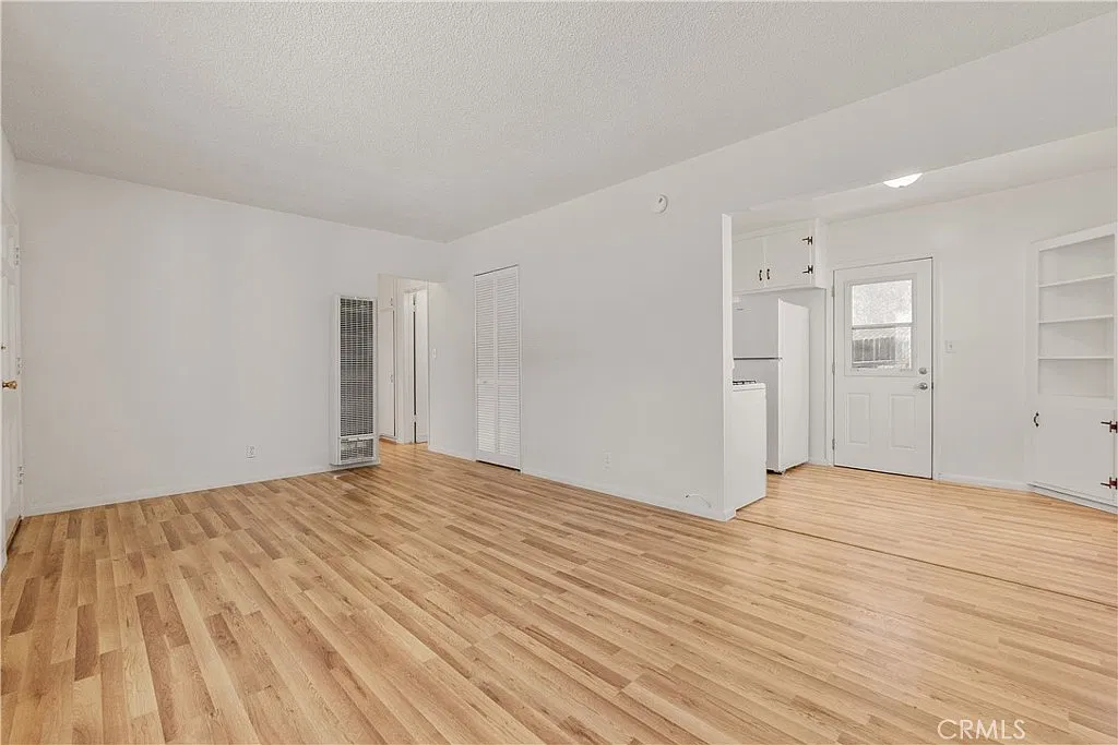 2 bed, 890 sqft, $3,400 — Photo 4