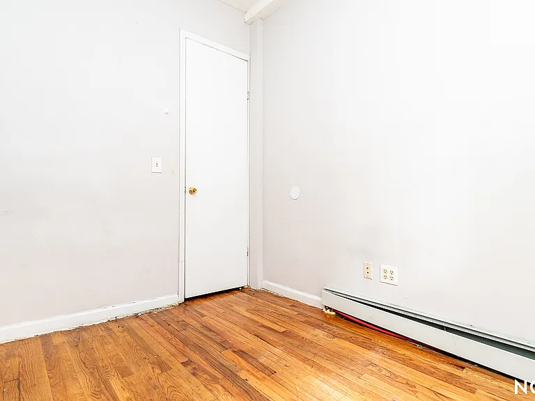 516 Bainbridge St #1R — Photo 7