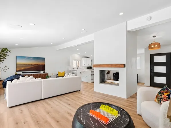 304 Hanover Dr, Costa Mesa, CA 92626