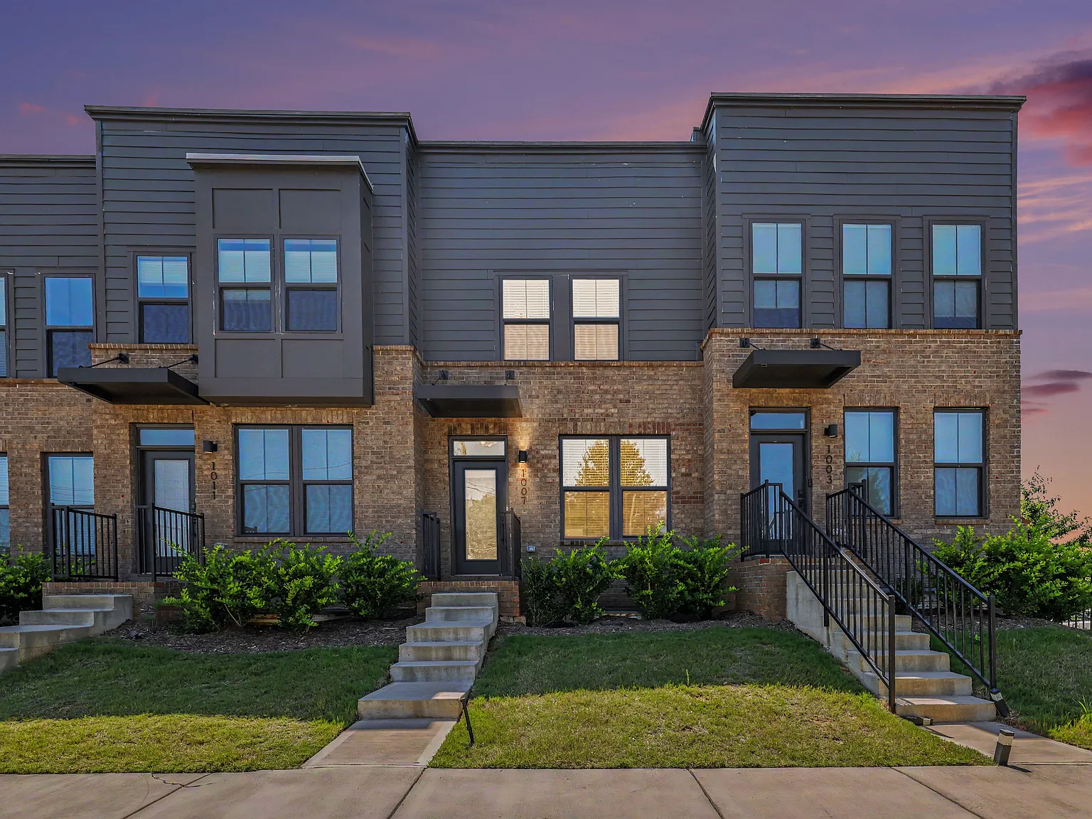 3 bed, 3.5 bath, 1326 sqft, $2,195 — Photo 2