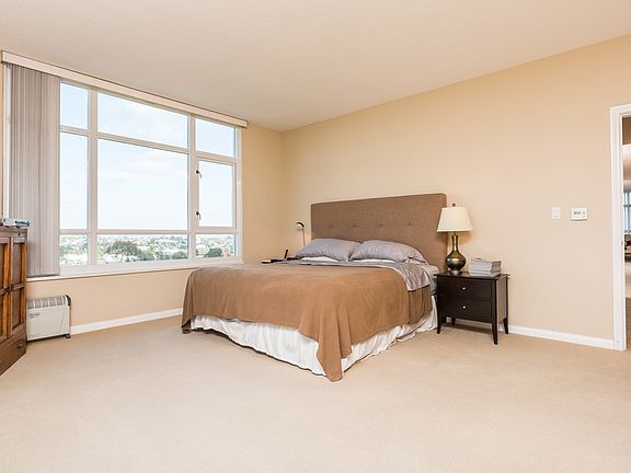 5th image of 850 Beech St Unit 1302
