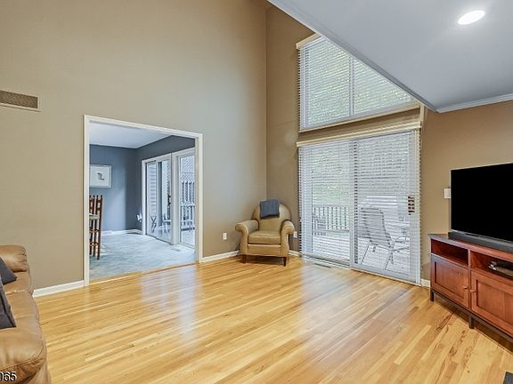 4th image of 22 Hunters Cir