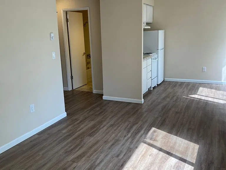 First Hill Apartments — Photo 17