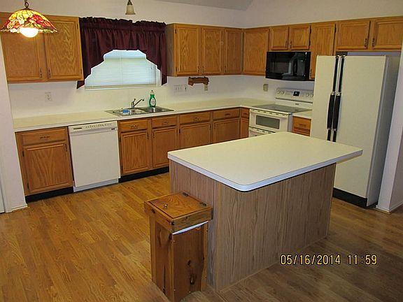 Kitchen with island Counter