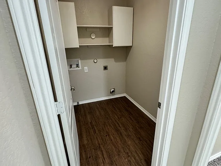 349 Tower Dr — Photo 28