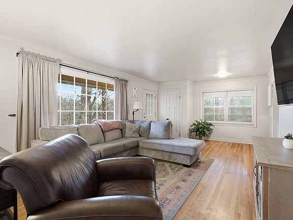 5th image of 3633 Idlewild Ave