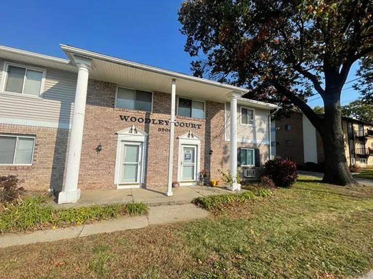 3906 W Sylvania Ave — Photo 22