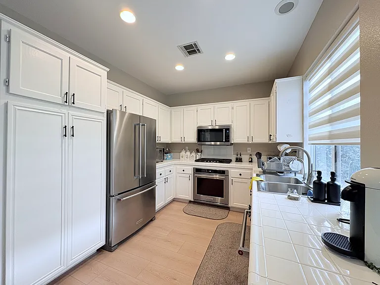 28048 Memory Ln — Photo 3