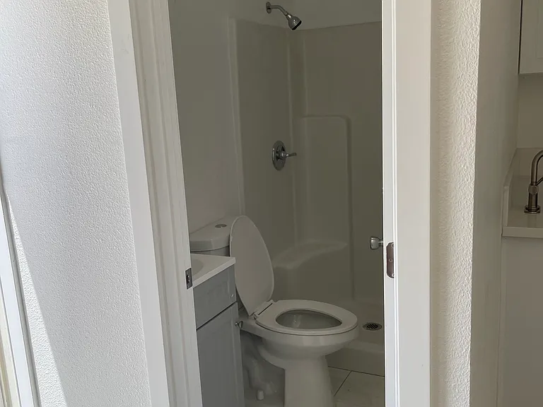 1611 S Van Ness Ave #1 — Photo 2