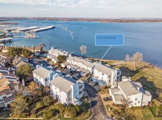 701 Oakbrook Dr, Lewisville, TX 75057