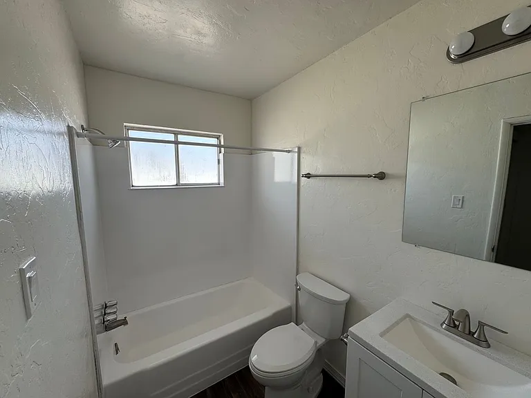 3719 E Fairmount St #9 — Photo 8