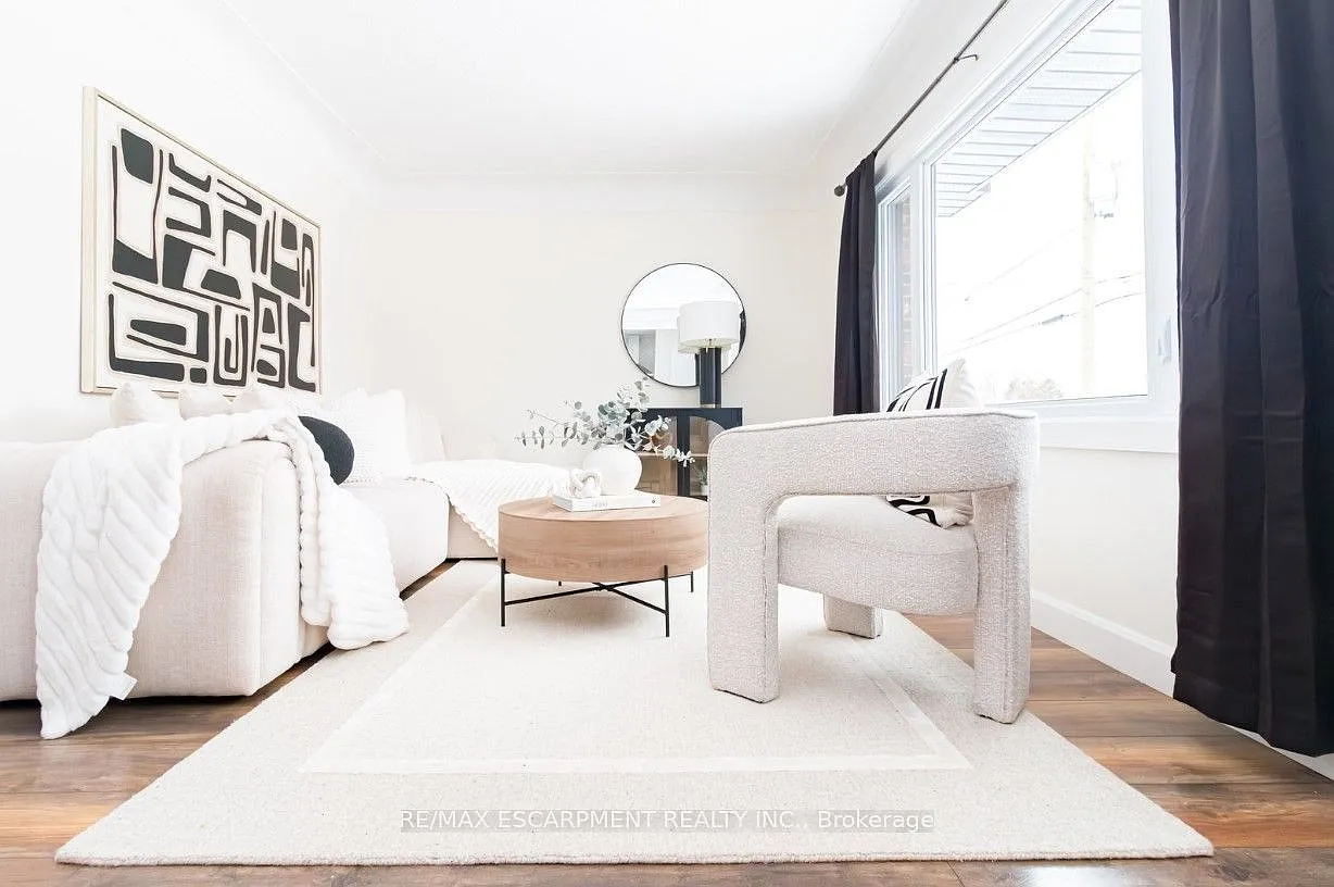 3 bed, $2,400 — Photo 3
