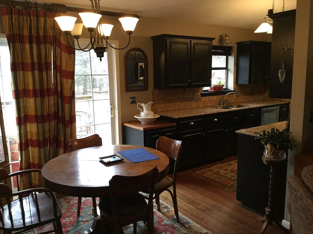 4 bed, 2.0 bath, 1544 sqft, $2,600 — Photo 2