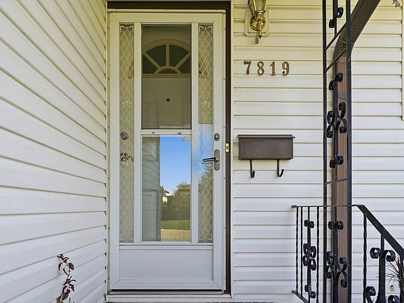 3rd image of 7819 132a Ave NW