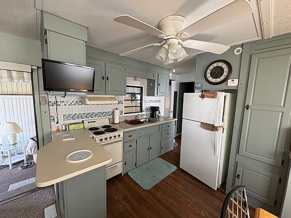4th image of 12 Barracuda Dr #3211