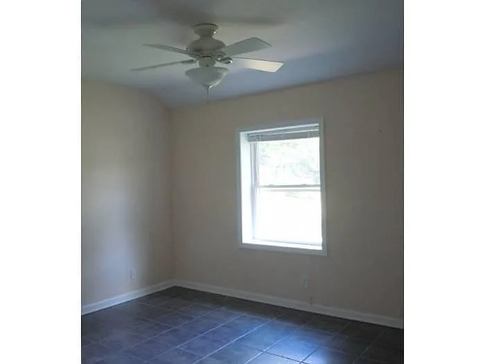 Building Photo - 12 Carousel Ct #A