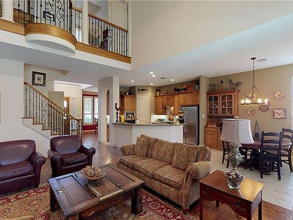 4th image of 2808 Mont Clair Dr