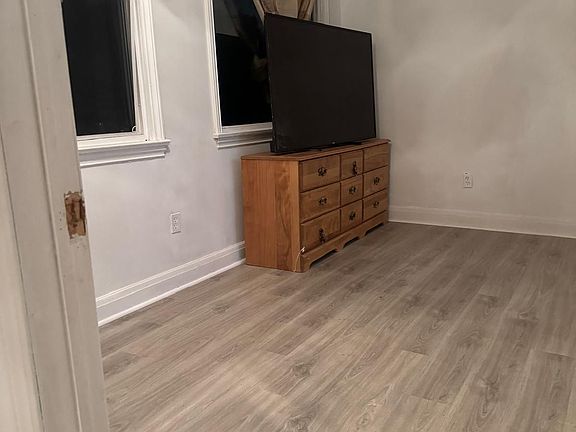 2nd image of 117 N Service Rd E #117A